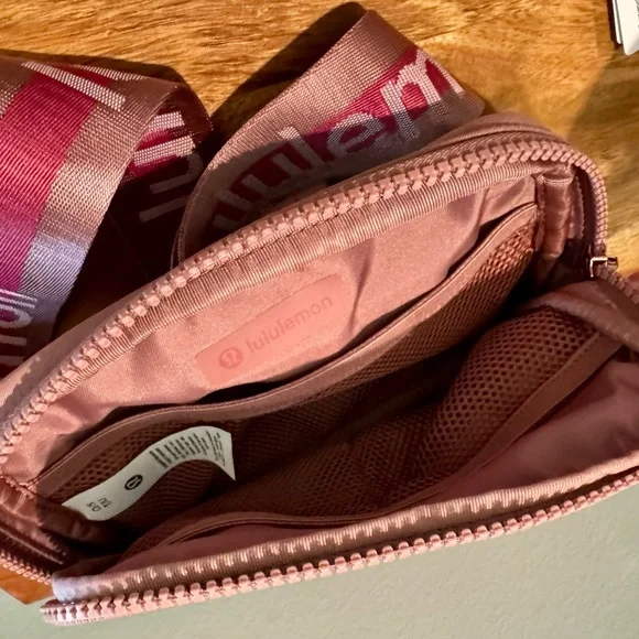 Lululemon Everywhere Belt Bag 1L in Spiced Chai/Magenta Smoke/Pink Haze - Picture 3 of 9